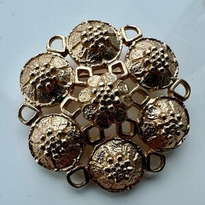 Vintage Sarah Coventry Gold Tone Brooch